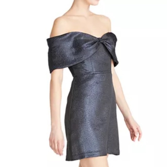 ML Monique Lhuillier
Bow Front Mini Dress size 4 - Picture 4 of 10